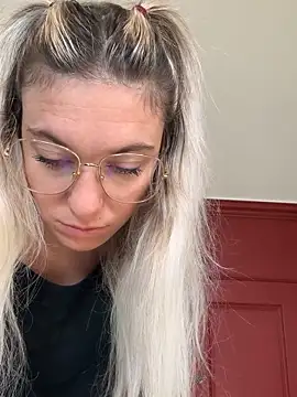 Snapshot of carlaaa chatting on September 14, 2025, 8:13 am carlaaa online show from September 14, 2025, 8:13 am