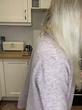 Snapshot of carlaaa chatting on September 16, 2025, 7:48 pm carlaaa online show from September 16, 2025, 7:48 pm