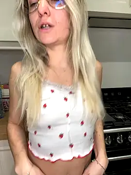 carlaaa online show from December 3, 2025, 9:13 pm