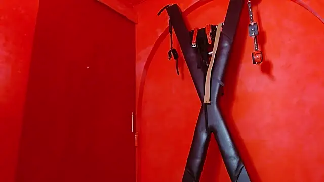 Ambar Roux  online show from March 12, 2025, 7:35 am