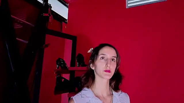 Snapshot of Ambar_Roux_ chatting on June 3, 2026, 12:52 pm Ambar Roux online show from June 3, 2026, 12:52 pm