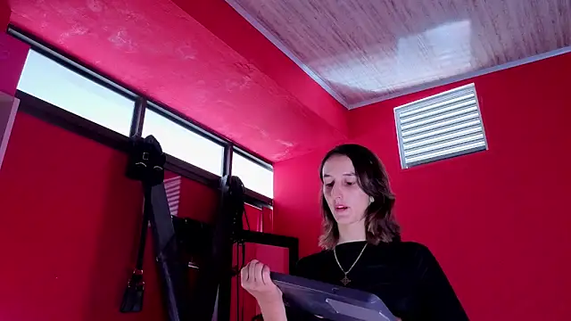 Snapshot of Ambar_Roux_ chatting on June 12, 2026, 1:43 pm Ambar Roux online show from June 12, 2026, 1:43 pm