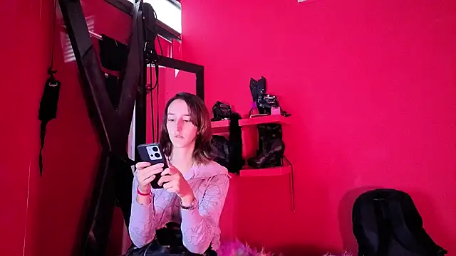 Snapshot of Ambar_Roux_ chatting on June 18, 2026, 12:53 pm Ambar Roux online show from June 18, 2026, 12:53 pm