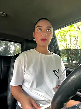  Luana online show from December 15, 2025, 5:28 pm