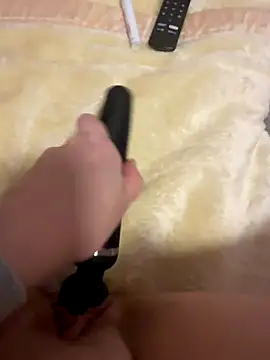 Snapshot of luisa1 chatting on December 5, 2025, 8:12 am luisa1 online show from December 5, 2025, 8:12 am