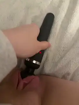 Snapshot of luisa1 chatting on March 1, 2026, 7:49 pm luisa1 online show from March 1, 2026, 7:49 pm