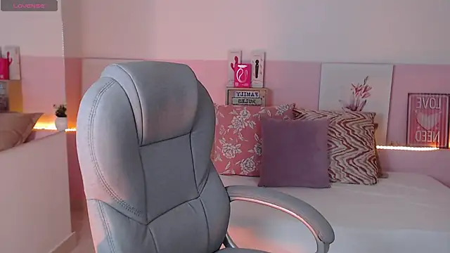 violeta leon online show from March 22, 2025, 1:22 am