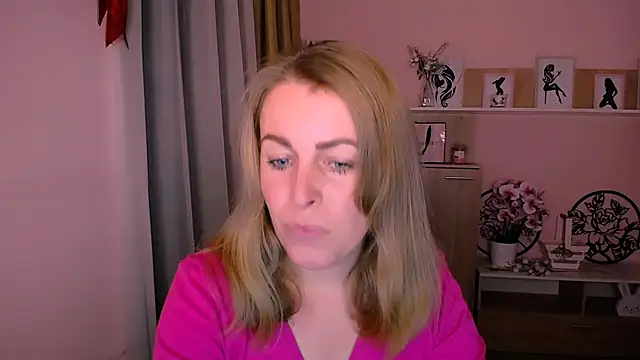 Hot Milady online show from December 6, 2024, 7:10 am