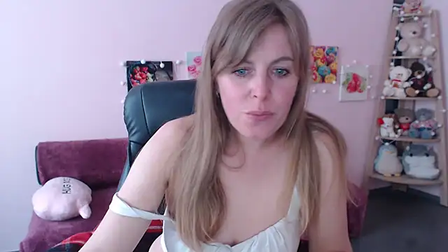 Hot Milady online show from May 1, 2026, 8:08 am