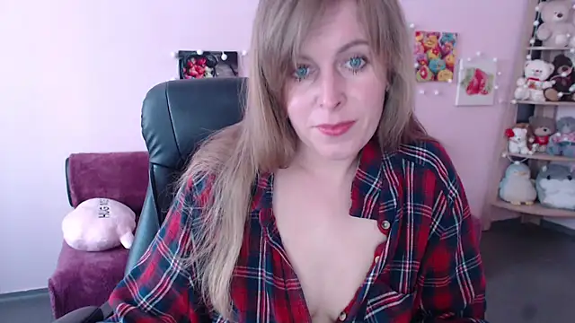 Hot Milady online show from May 4, 2026, 7:26 am