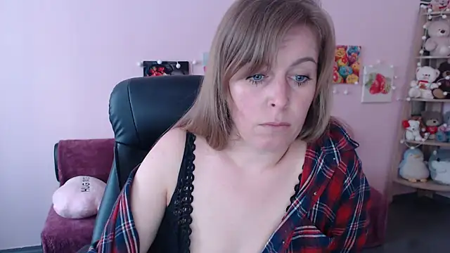 Snapshot of Hot_Milady chatting on May 8, 2026, 7:14 am Hot Milady online show from May 8, 2026, 7:14 am