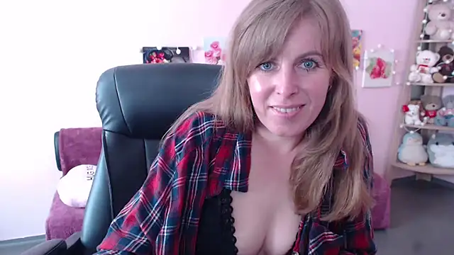 Snapshot of Hot_Milady chatting on May 18, 2026, 7:58 am Hot Milady online show from May 18, 2026, 7:58 am