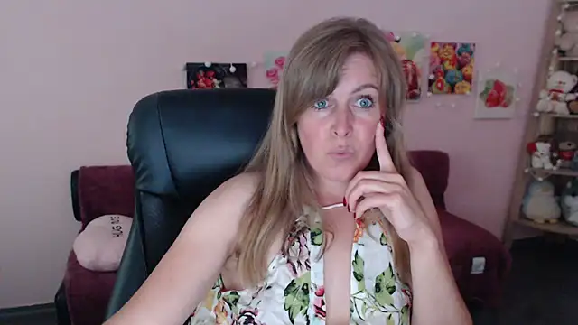 Snapshot of Hot_Milady chatting on June 18, 2026, 7:41 am Hot Milady online show from June 18, 2026, 7:41 am