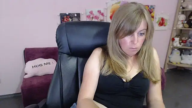 Snapshot of Hot_Milady chatting on June 22, 2026, 8:44 am Hot Milady online show from June 22, 2026, 8:44 am