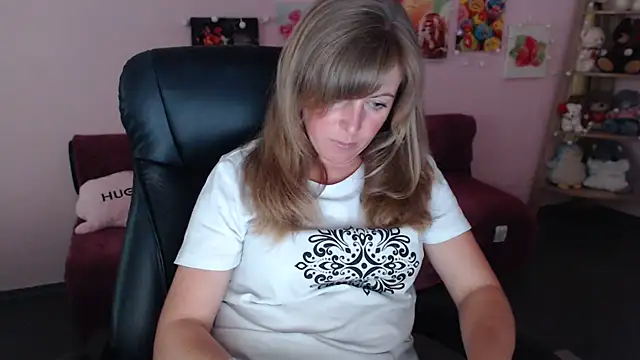 Snapshot of Hot_Milady chatting on June 23, 2026, 7:17 am Hot Milady online show from June 23, 2026, 7:17 am