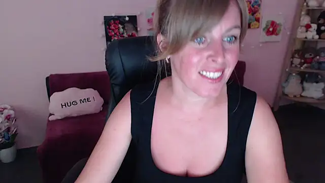 Snapshot of Hot_Milady chatting on July 8, 2026, 7:57 am Hot Milady online show from July 8, 2026, 7:57 am