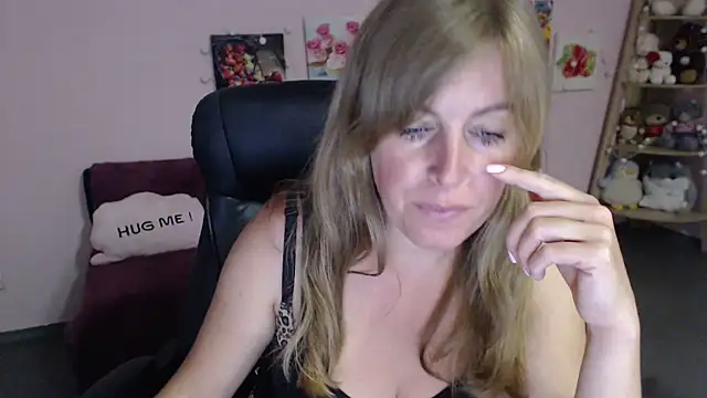Snapshot of Hot_Milady chatting on July 9, 2026, 7:45 am Hot Milady online show from July 9, 2026, 7:45 am