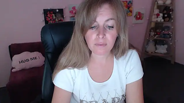 Snapshot of Hot_Milady chatting on July 13, 2026, 6:49 am Hot Milady online show from July 13, 2026, 6:49 am