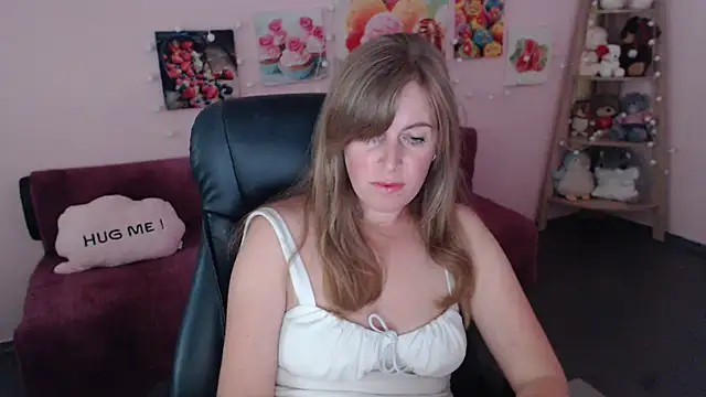 Snapshot of Hot_Milady chatting on July 28, 2026, 7:37 am Hot Milady online show from July 28, 2026, 7:37 am