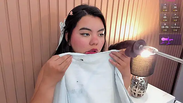 klhoe boobs online show from February 15, 2026, 4:20 am