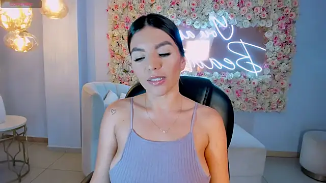 ValeriaRoldanX online show from February 5, 2025, 3:23 am