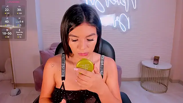 ValeriaRoldanX online show from February 26, 2025, 3:21 am