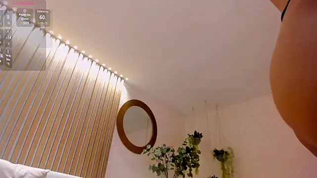 ValeriaRoldanX online show from March 22, 2025, 6:43 am