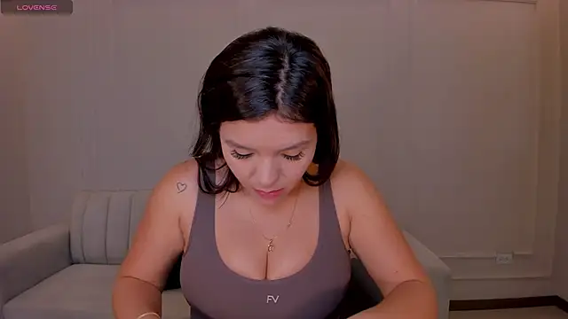 Snapshot of ValeriaRoldanX chatting on June 10, 2026, 11:42 am ValeriaRoldanX online show from June 10, 2026, 11:42 am