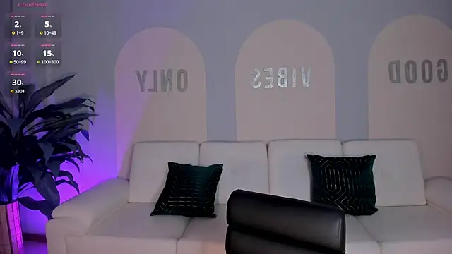 ValeriaRoldanX online show from July 1, 2026, 12:07 pm