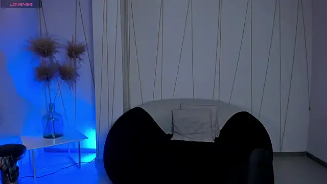 ValeriaRoldanX online show from July 8, 2026, 11:26 am