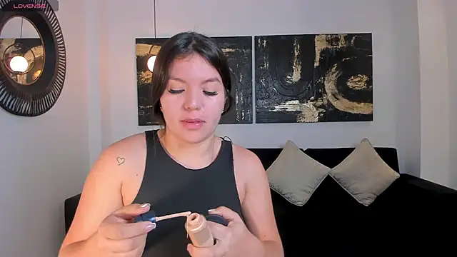ValeriaRoldanX online show from July 16, 2026, 11:27 am