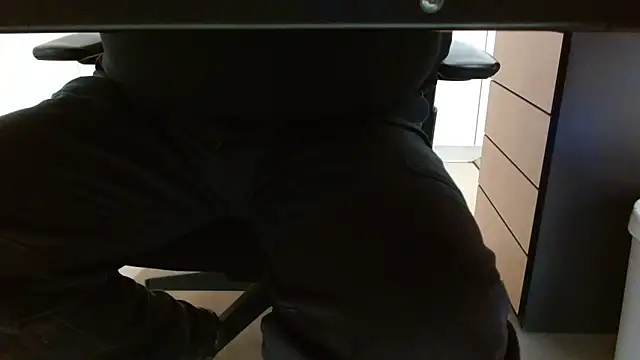 Snapshot of lovewalknaked chatting on November 6, 2025, 3:24 pm lovewalknaked online show from November 6, 2025, 3:24 pm