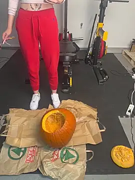 MacTroy online show from October 16, 2025, 4:41 pm