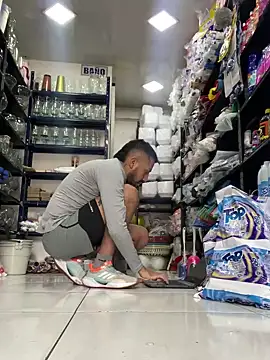 JuanZapata33 online show from December 18, 2024, 6:14 pm