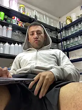 JuanZapata33 online show from February 5, 2025, 6:15 pm