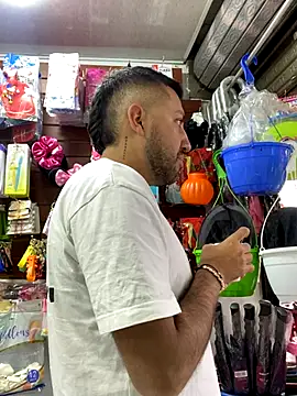 JuanZapata33 online show from October 11, 2025, 9:02 pm