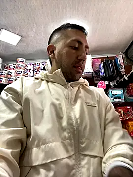 JuanZapata33 online show from October 12, 2025, 7:13 pm