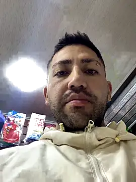 JuanZapata33 online show from November 16, 2025, 10:15 pm