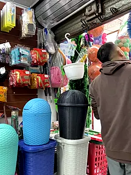 JuanZapata33 online show from November 29, 2025, 8:56 pm