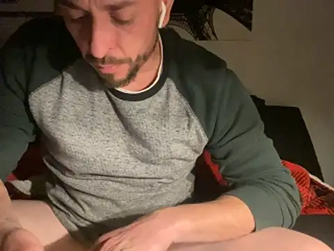 Snapshot of Gman143187 chatting on December 14, 2025, 5:24 am Gman143187 online show from December 14, 2025, 5:24 am