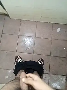 Snapshot of weeif chatting on December 28, 2024, 12:57 am weeif online show from December 28, 2024, 12:57 am