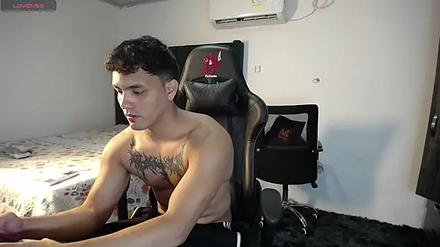 Snapshot of man_dur07 chatting on January 7, 2025, 11:35 pm man dur07 online show from January 7, 2025, 11:35 pm