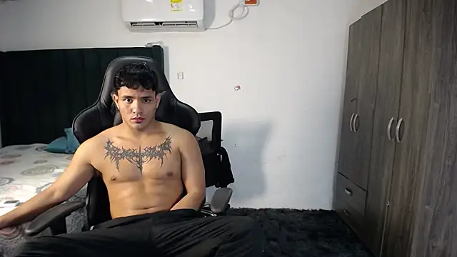 Snapshot of man_dur07 chatting on January 18, 2025, 12:13 am man dur07 online show from January 18, 2025, 12:13 am