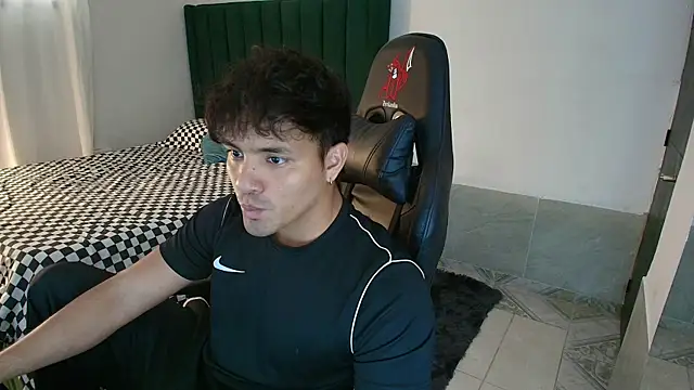Snapshot of man_dur07 chatting on June 3, 2026, 8:25 pm man dur07 online show from June 3, 2026, 8:25 pm