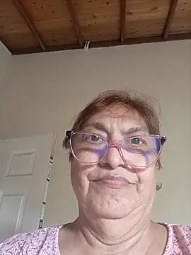 florecita69 online show from December 18, 2025, 2:23 pm