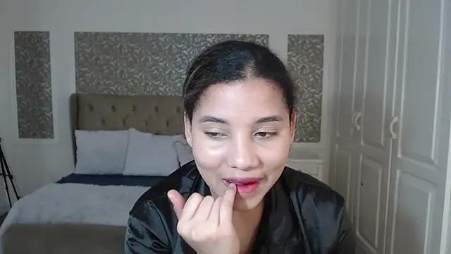 Mayaa ross online show from November 30, 2025, 7:40 pm