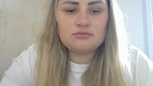 Snapshot of Honeydew-Waves chatting on June 15, 2026, 7:43 am Honeydew-Waves online show from June 15, 2026, 7:43 am