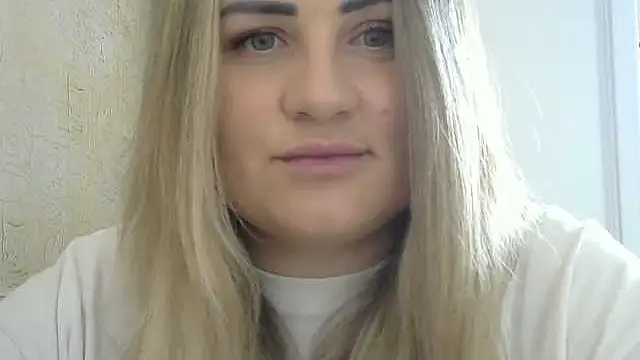 Snapshot of Honeydew-Waves chatting on June 16, 2026, 6:49 am Honeydew-Waves online show from June 16, 2026, 6:49 am