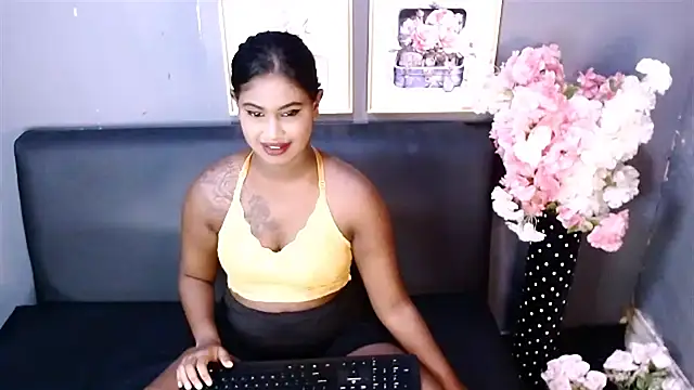 Littleindianmilf online show from February 25, 2025, 11:19 am