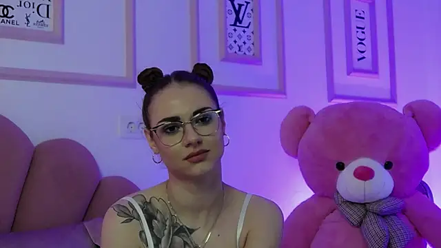 Abby  White online show from February 4, 2025, 8:06 pm